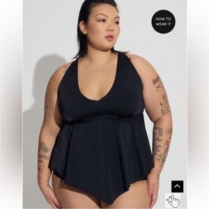 Torrid sz 3 WIRELESS V-NECK TANKINI Bathing Swim Suit Top 3X